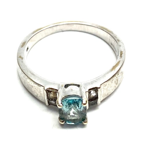 932 - 9ct white gold ring with Alexandrite stone. Size O 3.7g.