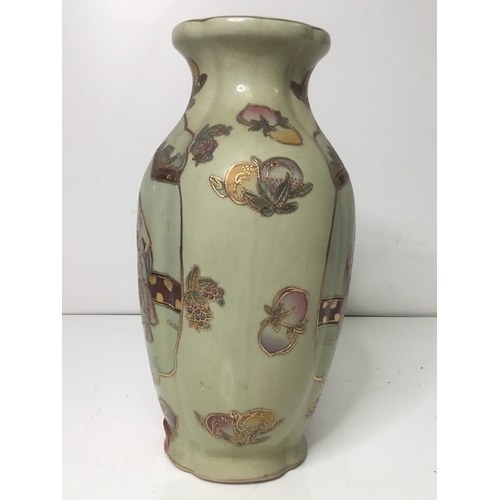 705 - Stunning hand painted Japanese Satsuma vase 30cm high