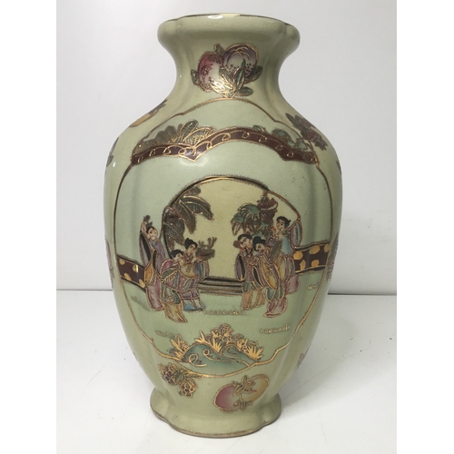 705 - Stunning hand painted Japanese Satsuma vase 30cm high