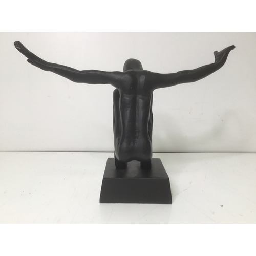 725 - Art Deco male figure with arms outstretched