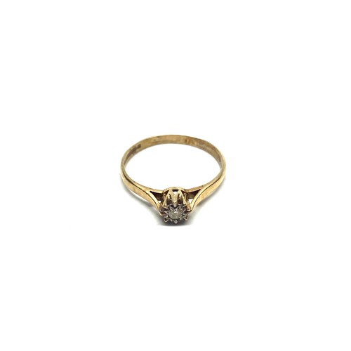 862 - 9ct gold ring with diamond. Size Q and 1.5g.