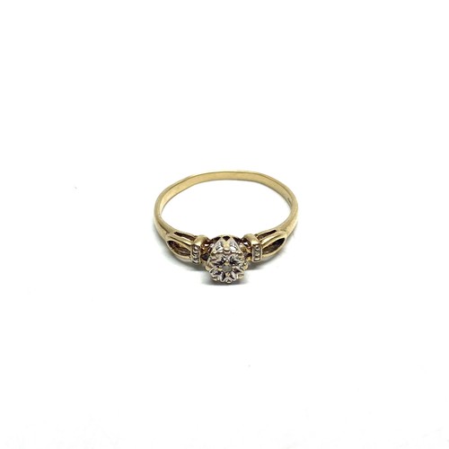 869 - 9ct gold ring with diamond size O and 1.3g.