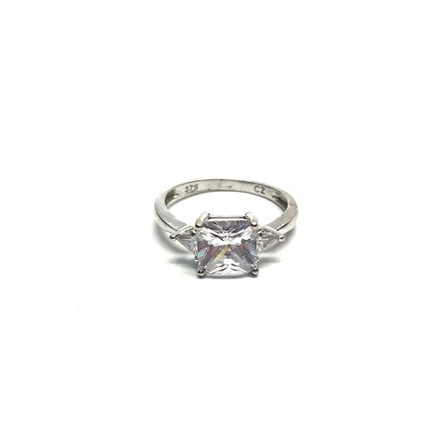 872 - 9ct white gold ring with large CZ stone. Size P and 2.7g.