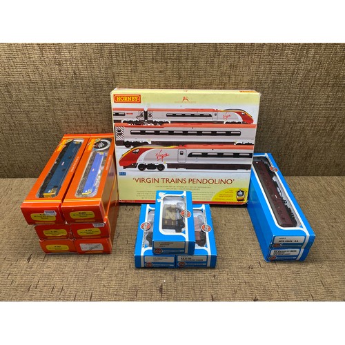 1045 - Collection of Airfix and Hornby model trains H0 gauge.