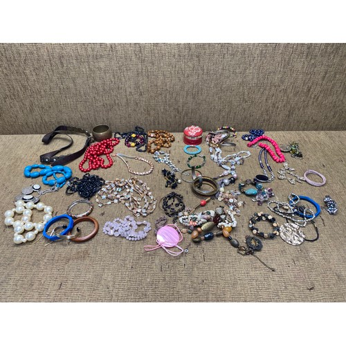 494 - Large amount of vintage costume jewellery