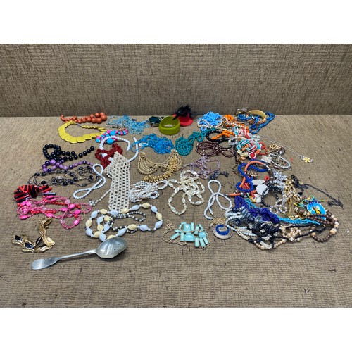 504 - Large amount of vintage costume jewellery