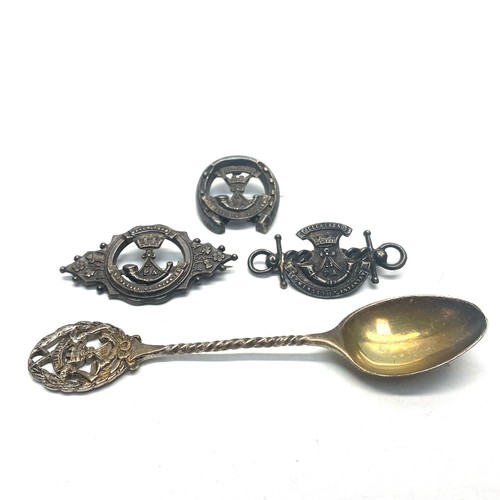 943 - Sterling silver Somerset Light Infantry (Prince Alberts) brooches/badges and silver spoon.