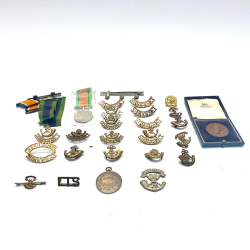 959 - Somerset Light Infantry (Prince Alberts) cap badges, collar dogs and other regimental related items.