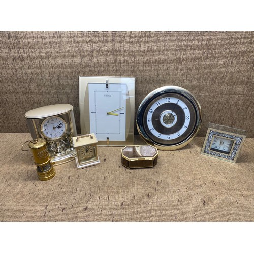 512 - mixed collection of clocks including london clock company, seiko and s rhythm.