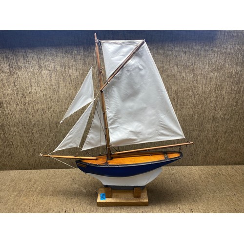 1093 - Very Rare 1920s Model Sailing Yacht by Clyde Model Dockyard Glasgow.