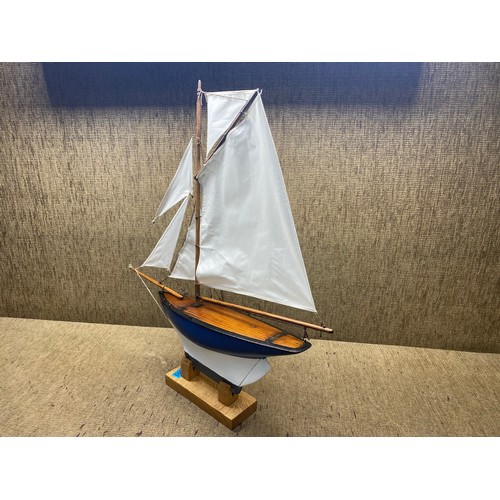 1093 - Very Rare 1920s Model Sailing Yacht by Clyde Model Dockyard Glasgow.