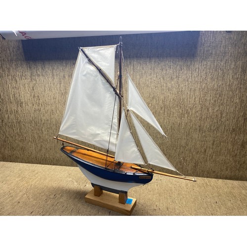 1093 - Very Rare 1920s Model Sailing Yacht by Clyde Model Dockyard Glasgow.