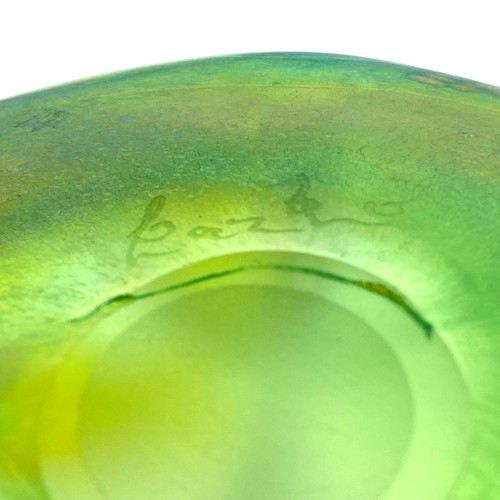 983 - Iridescent hand blown art glass frog on a lily leaf paper weight signed by Lazlo.