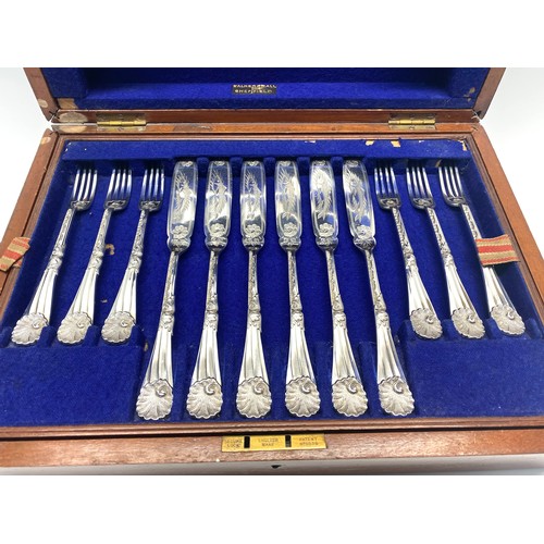 634 - Stunning set of Walker & Hall Sheffield fish knife set in a mahogany box.