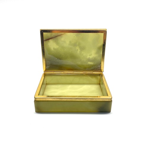 651 - Vintage Onyx/Marble trinket box 13cm in length.