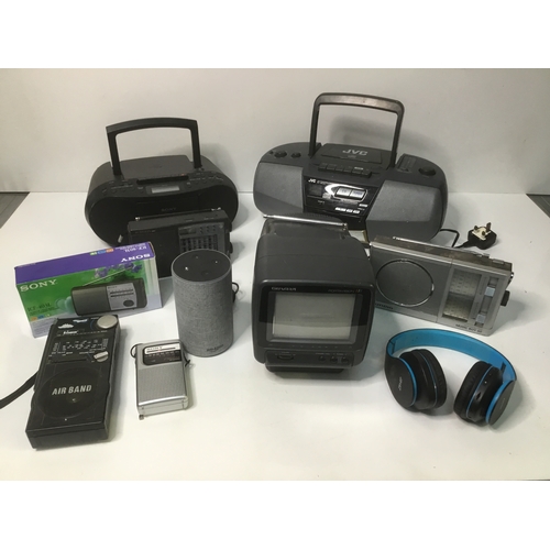 124 - Mixed electrical items including Genexxa portavision tv, Amazon Echo 2nd generation and a JVC CD rad... 
