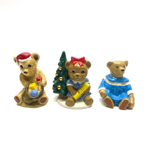 665 - 3 The Official International Wade Collectors Club Figures including: Amelia Bear 1998, Christmas Bea... 