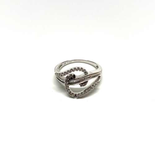 898 - 9ct white gold ring with diamonds (one missing) 3.5g and size O.