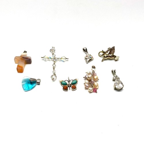 723 - Selection of lovely necklace pendants.
