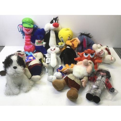 500 - Vintage soft toys including Disney and Looney Tunes