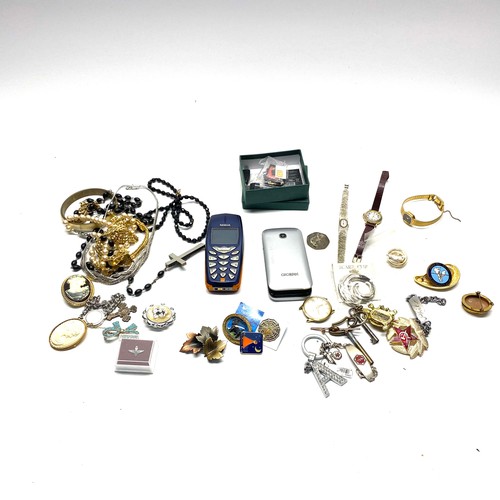 504 - Quantity of mixed rummaging items including brooches, vintage costume Jewellery and phones.