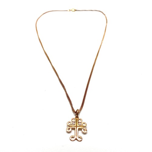 905 - 9ct rose gold cross and chain 4.2g