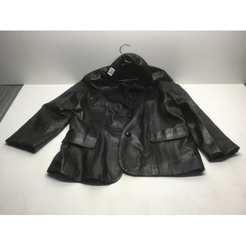 320 - Ladies leather jacket size 20