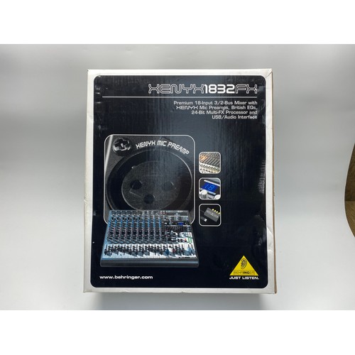760 - behringer xenyx 1832 FX 3/2 mixer.