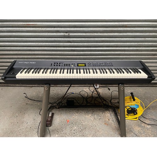 764 - roland RD-700 digital stage piano 88 keys.