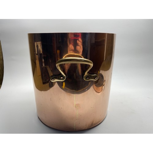 1025 - Pair of gorgeous copper stock pots with brass handles.