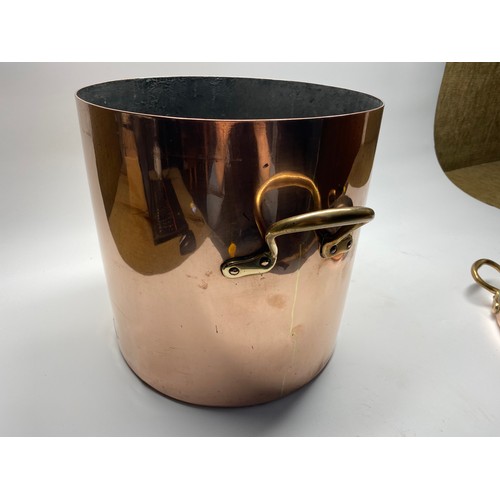 1025 - Pair of gorgeous copper stock pots with brass handles.