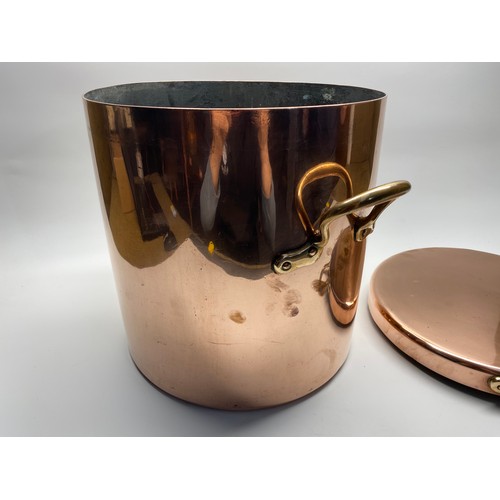 1025 - Pair of gorgeous copper stock pots with brass handles.