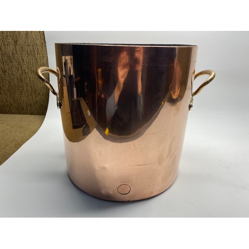 1025 - Pair of gorgeous copper stock pots with brass handles.