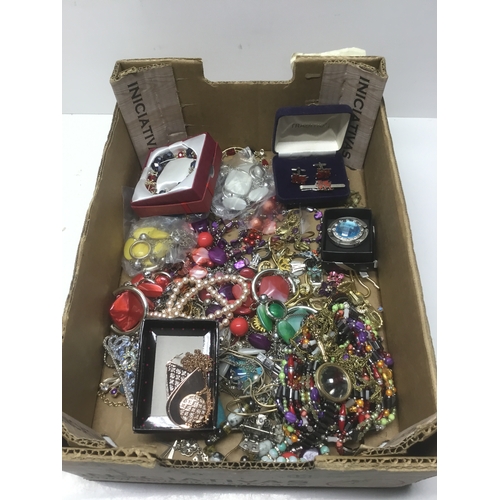 524 - Large amount of costume jewellery including necklaces and earrings