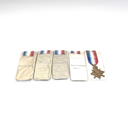 943 - Five WW1 1914-15 Stars awarded to Pte 2912 R J Baker, 19000 F W Bell, 1902 G Jefferies, 16081 Pte Vo... 