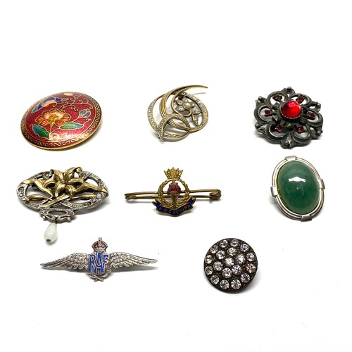 712 - Severn vintage brooches including an RAF silver sweetheart brooch.
