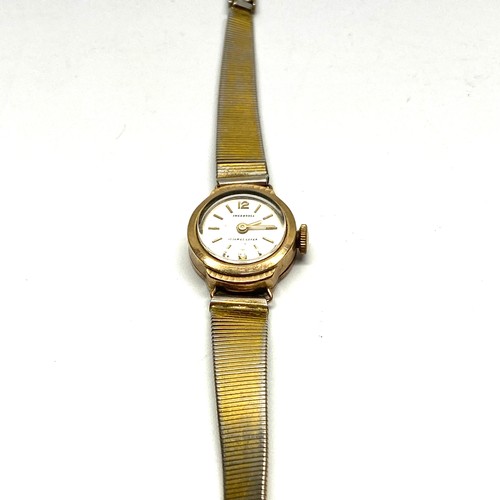 950 - 9ct gold Ingersoll 17 Jewel ladies watch. (strap gold plated).