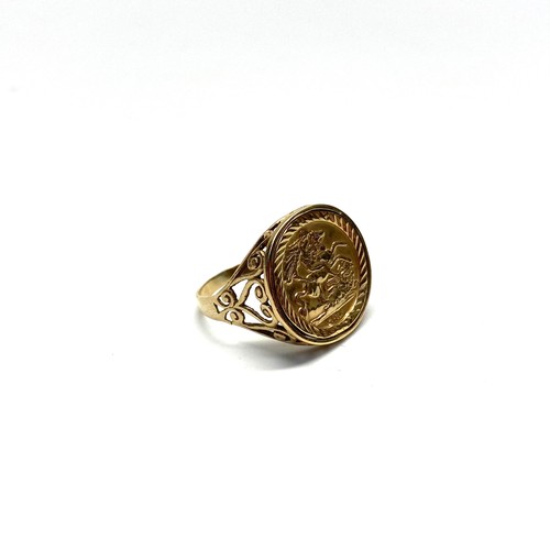 955 - 9ct gold sovereign/George and the dragon styled signet ring. 2.9g size T. 3g.