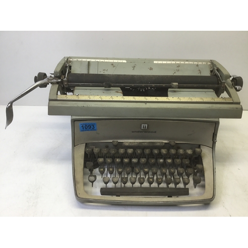 1093 - Vintage Underwood typewriter