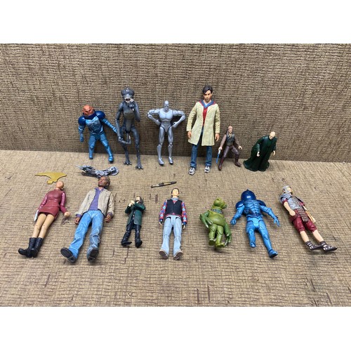 456 - mixed collection of figures including primeval, doctor who and star trek.