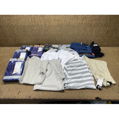 145 - Selection of mens clothing inclduing: underwear and tshirts retail packaged as new.