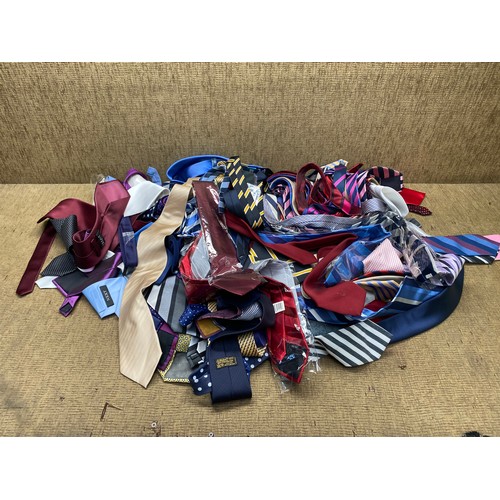 149 - Selection of mens retail package ties.