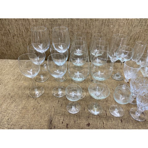 161 - Collection of crystal and glass items including: Wine glasses.