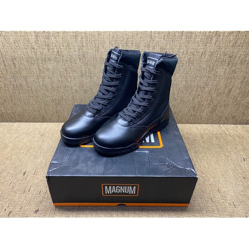 489 - magnum classic uk size 9 uniform boots (retail packaged)