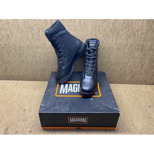 489 - magnum classic uk size 9 uniform boots (retail packaged)