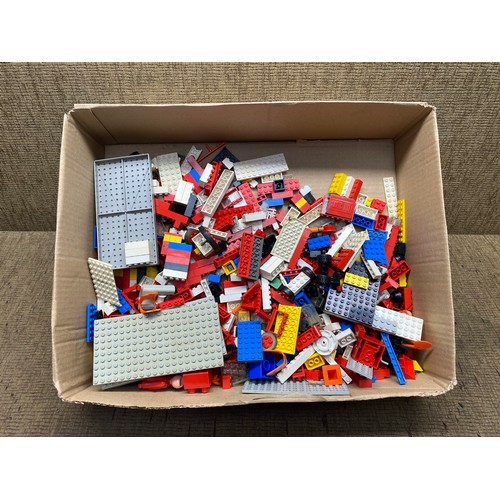 497 - large collection of lego.