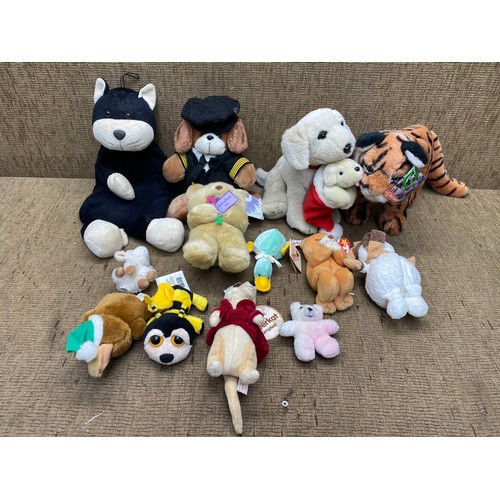 503 - Collection of plushie toys.