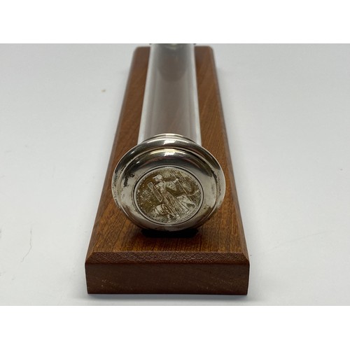 885 - Royal mint coin/scroll holder with sterling silver ends, each end contains a 2001 Royal Mint Silver ... 