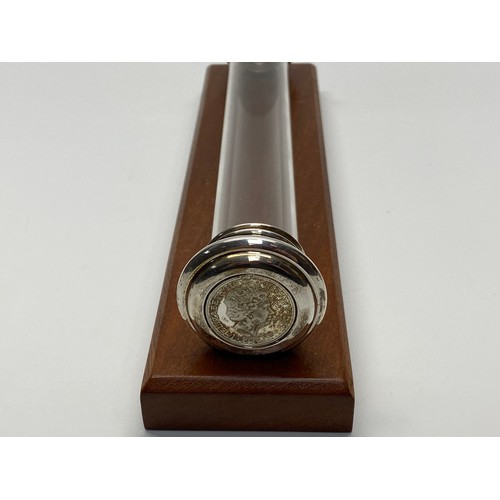 885 - Royal mint coin/scroll holder with sterling silver ends, each end contains a 2001 Royal Mint Silver ... 