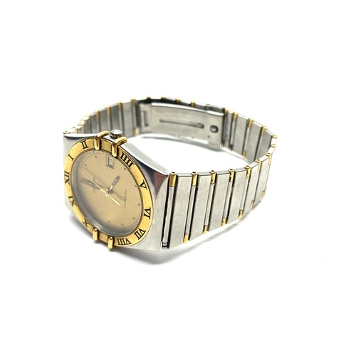 898 - Omega constellation 396.1070 18K Gold and Steel Quartz Men's Watch (running) 33mm case and 74g. No o... 